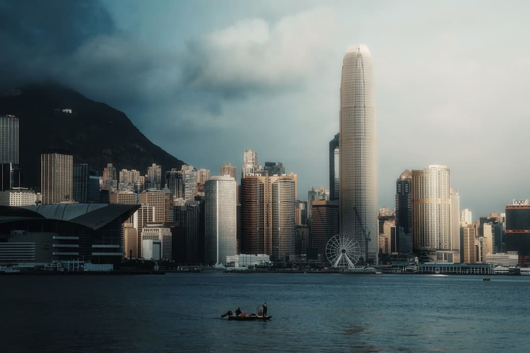 近十年最高分动作违法电影《捕风追影》曝“洗衣房战神”正片片段